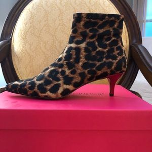 BETSY JOHNSON Leopard Print Booties NWB $99